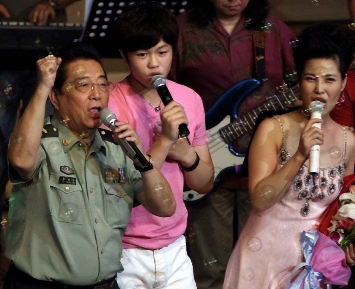 李双江之子李天一近况曝光,李贺与李双江和李天一