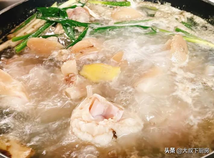 教你怎么做简单又好吃的卤猪脚,卤去骨猪脚家常做法