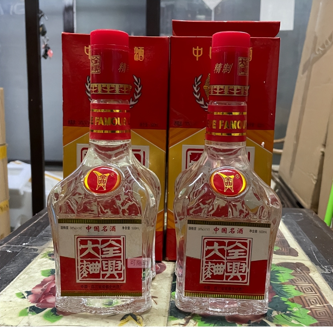 大批俄罗斯游客走进洛阳看牡丹,俄罗斯游客来中国疯狂购物