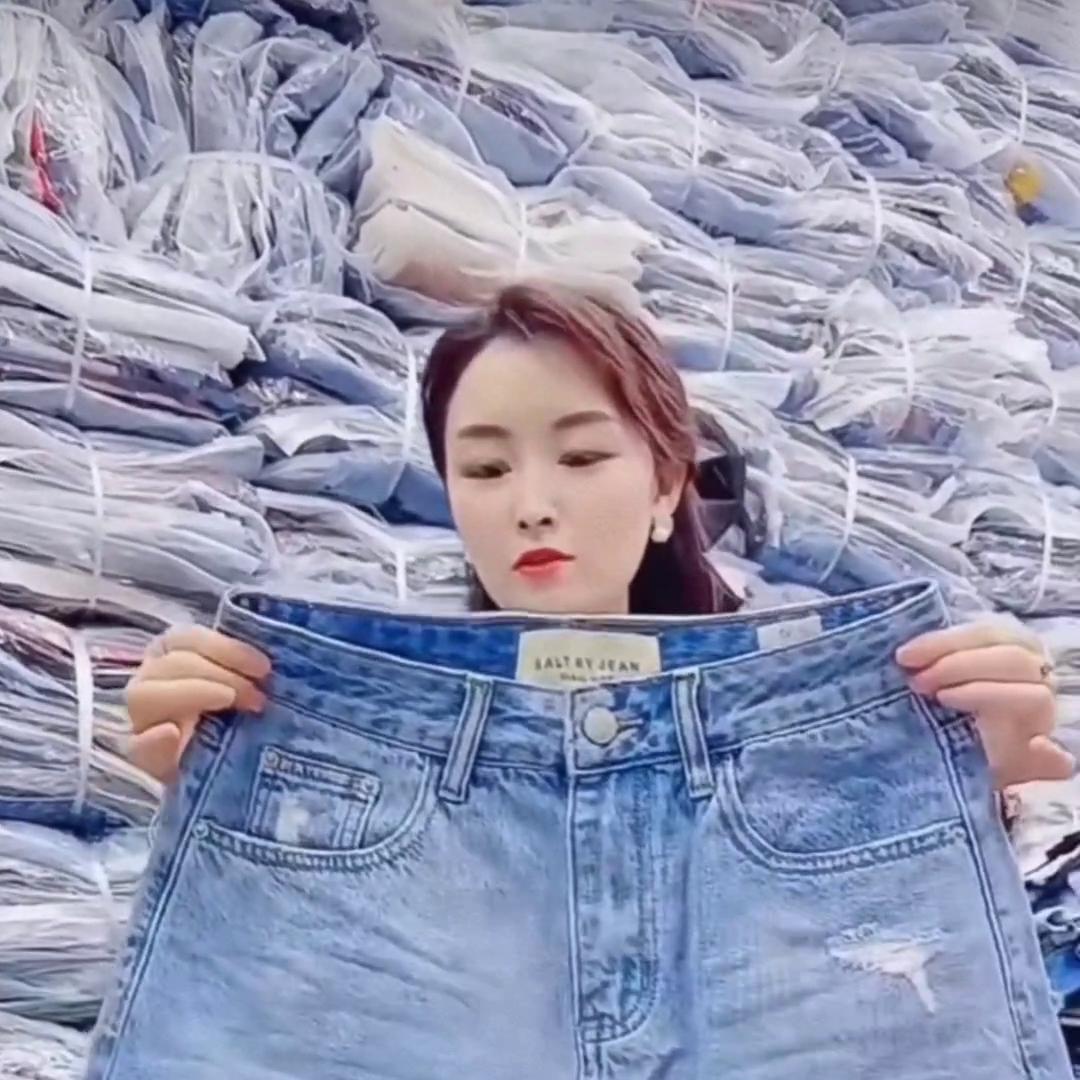 最有魅力的牛仔短裤,魅力时尚牛仔裤短裤