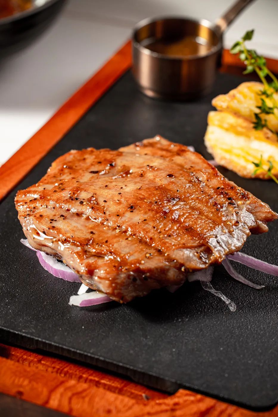 吃火焰牛排视频,吃火焰牛排视频大全