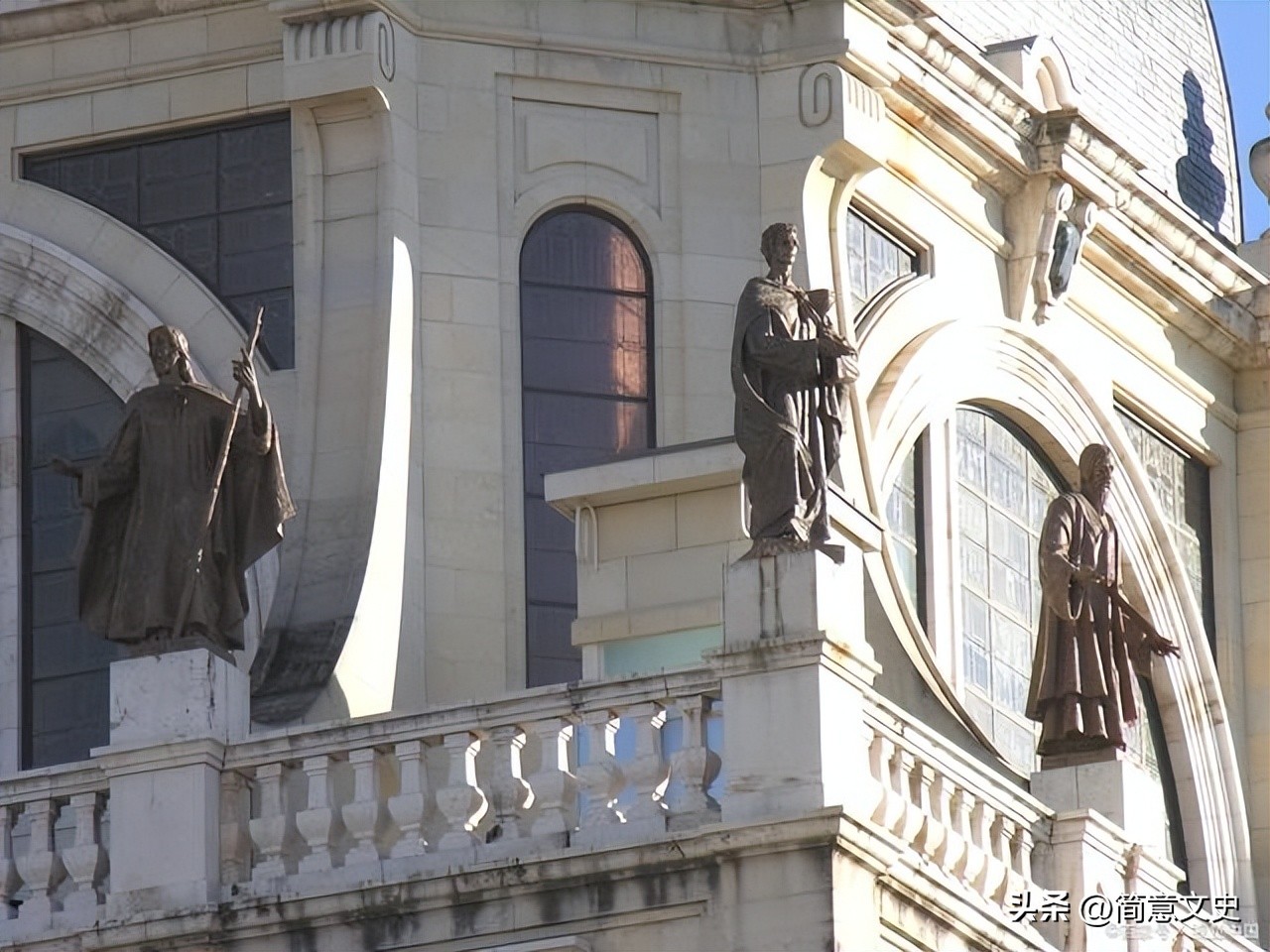 如何通过历史文献，分析温塞斯拉斯一世和奥塔卡尔二世之间的关系