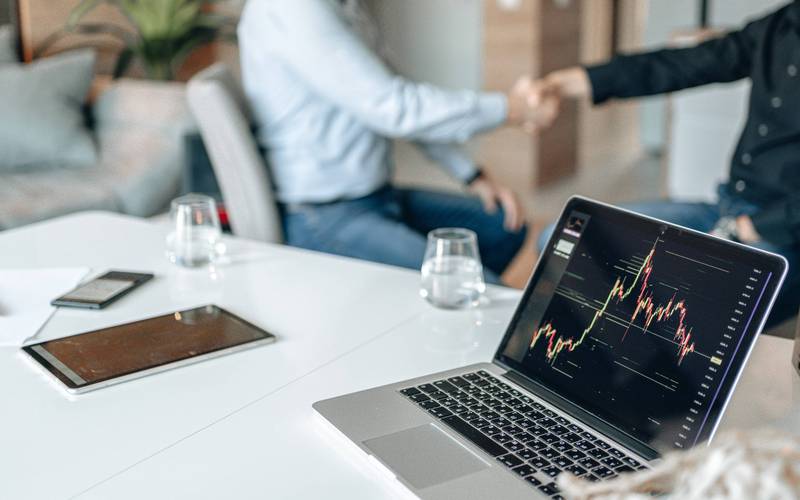 通货膨胀和通货紧缩哪个更危险,通货膨胀和通货紧缩各有哪些危害