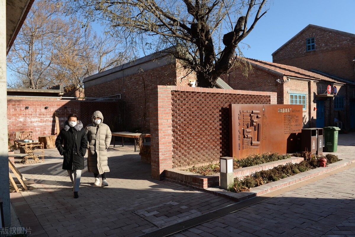 宅基地能向城里人买卖吗？新规4点更灵活，农民闲置房屋能赚钱了