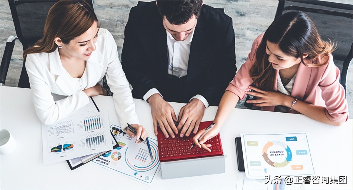 管理咨询业在未来产业链中的地位,试分析中国管理咨询产业的状况