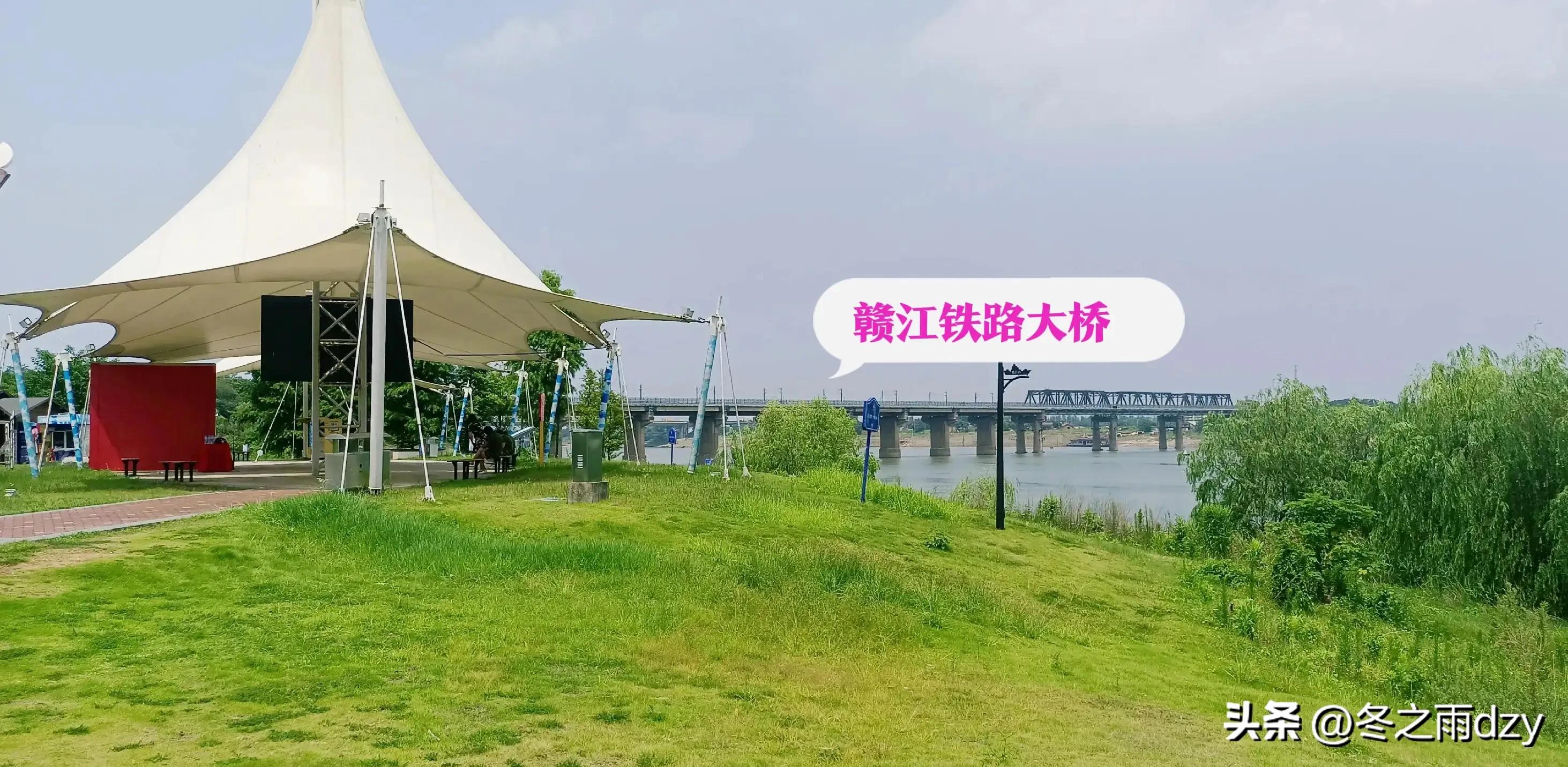 南昌舰主题园凤凰洲湿地公园,凤凰洲建军广场