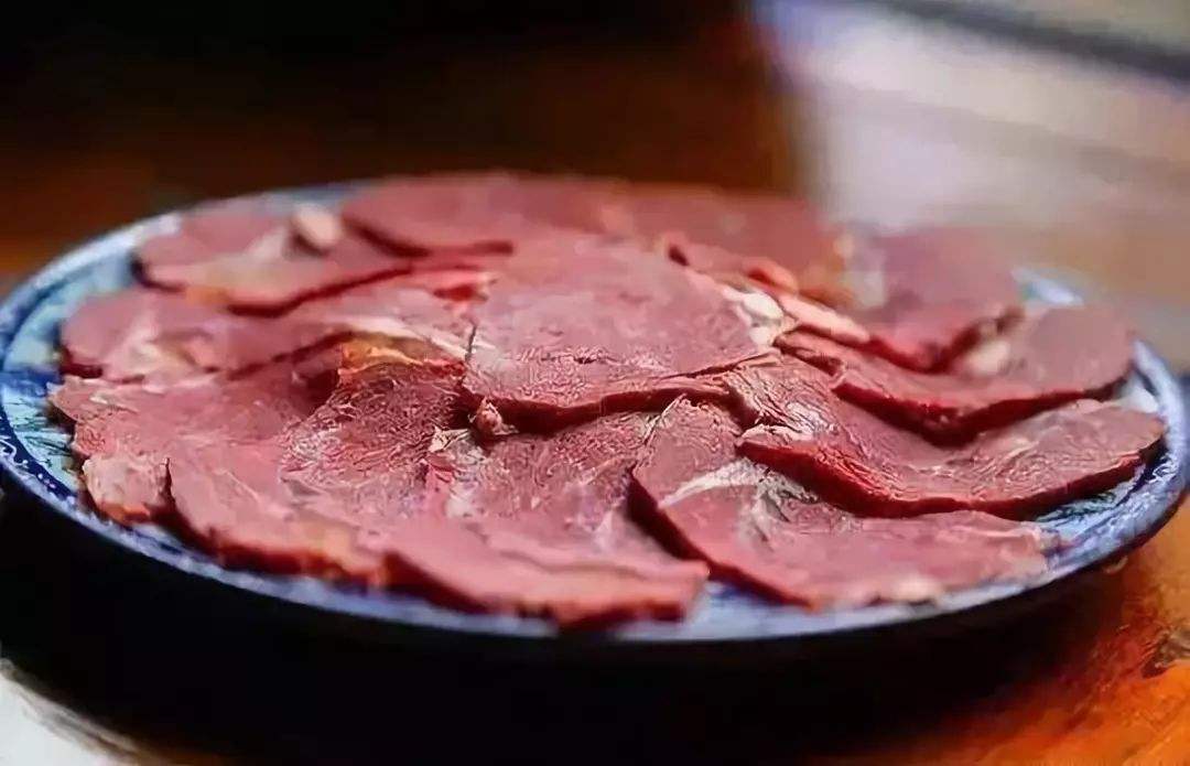 郭宏才：高中学历坑惨汪峰，5年诈骗百亿，逃到美国住豪宅开豪车