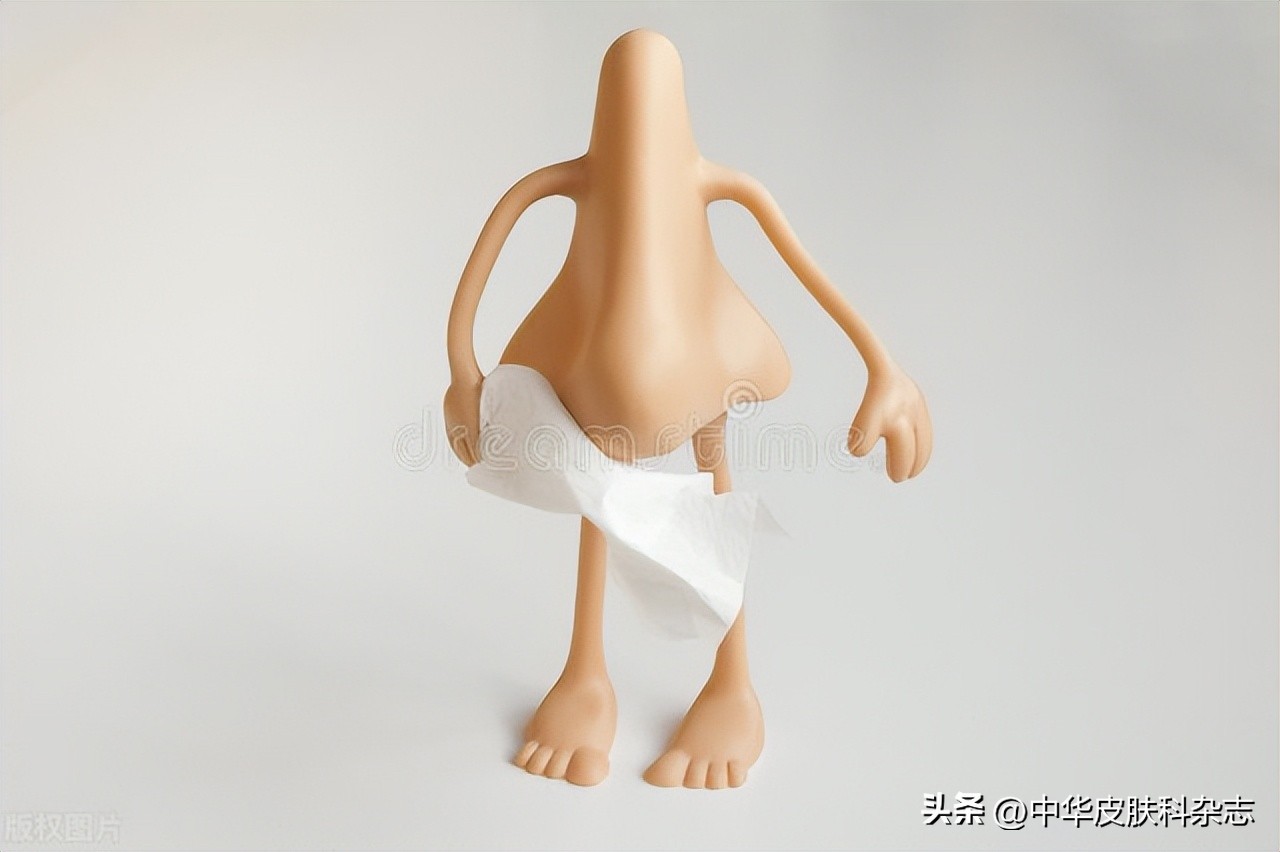 鼻翼红斑有鳞屑,鼻翼有斑是怎么回事