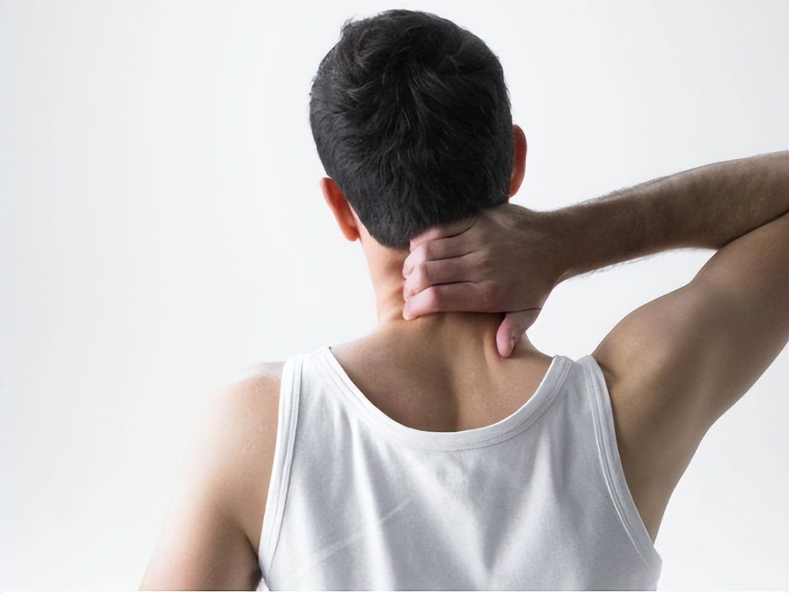肺癌引起的肩背痛与肩周炎的区别,肺癌引起的肩膀疼早期症状