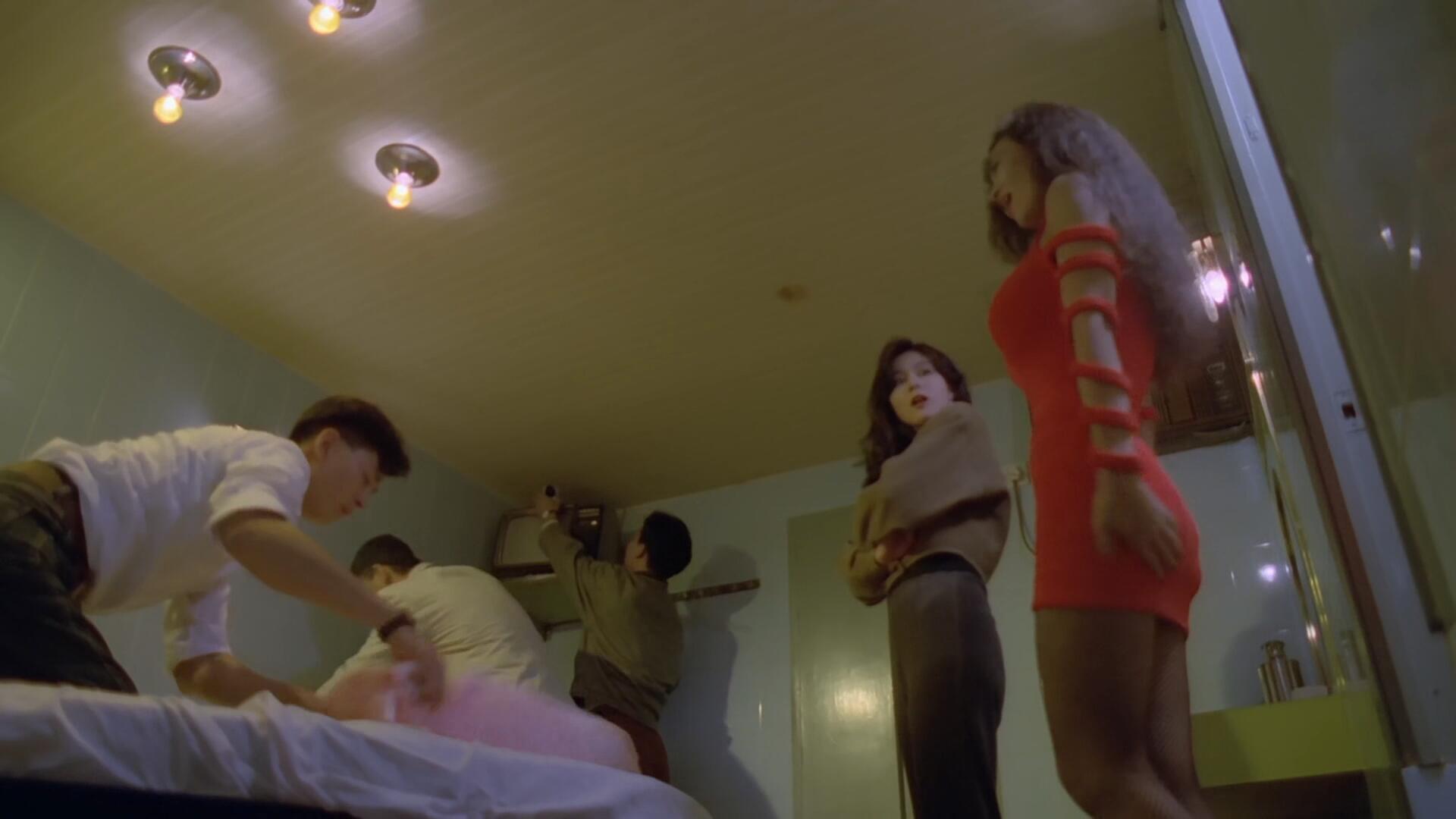 香港科幻大尺度电影，男女机器人的经典对决＃《女机器人》