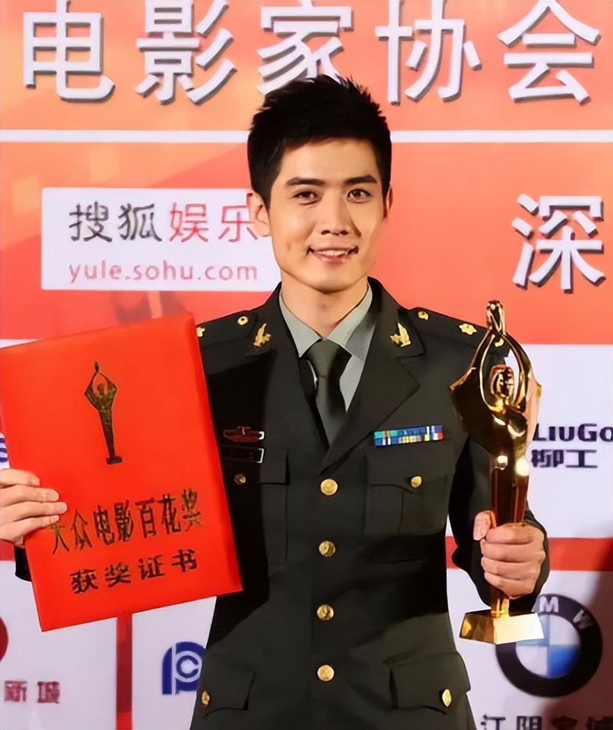 百花奖最佳女配奖杯标价4万出售，被盗、恶搞还是行为艺术？