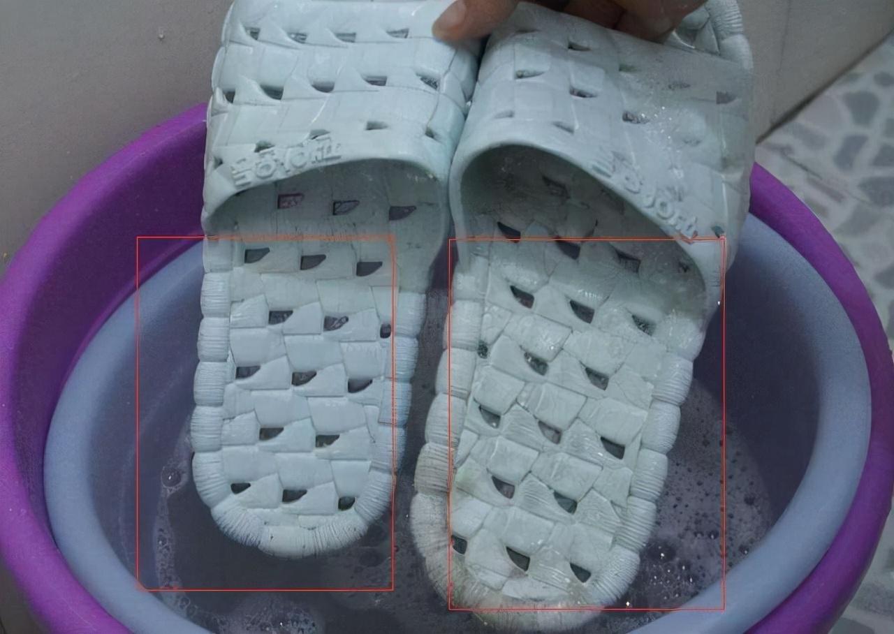 不管拖鞋多脏，教你“土方法”，拖鞋立马变干净