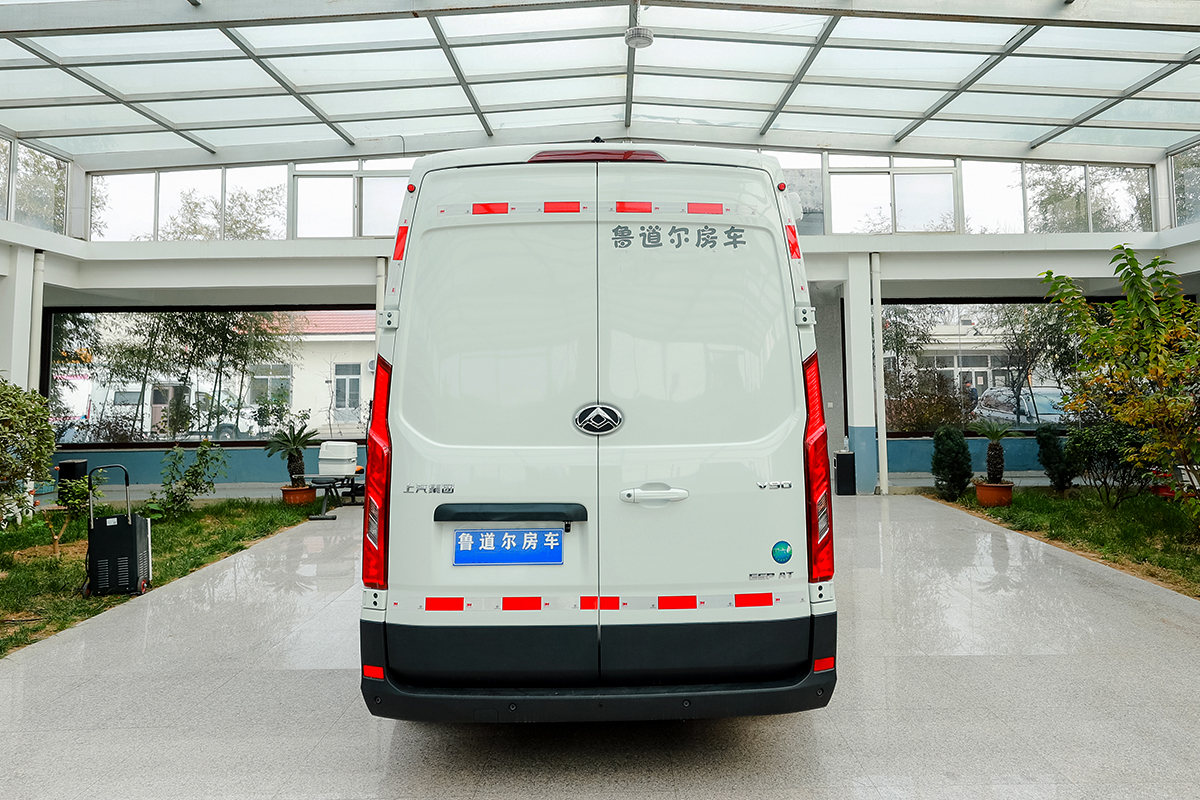 鲁道尔房车效果图,豪华卫浴分离房车