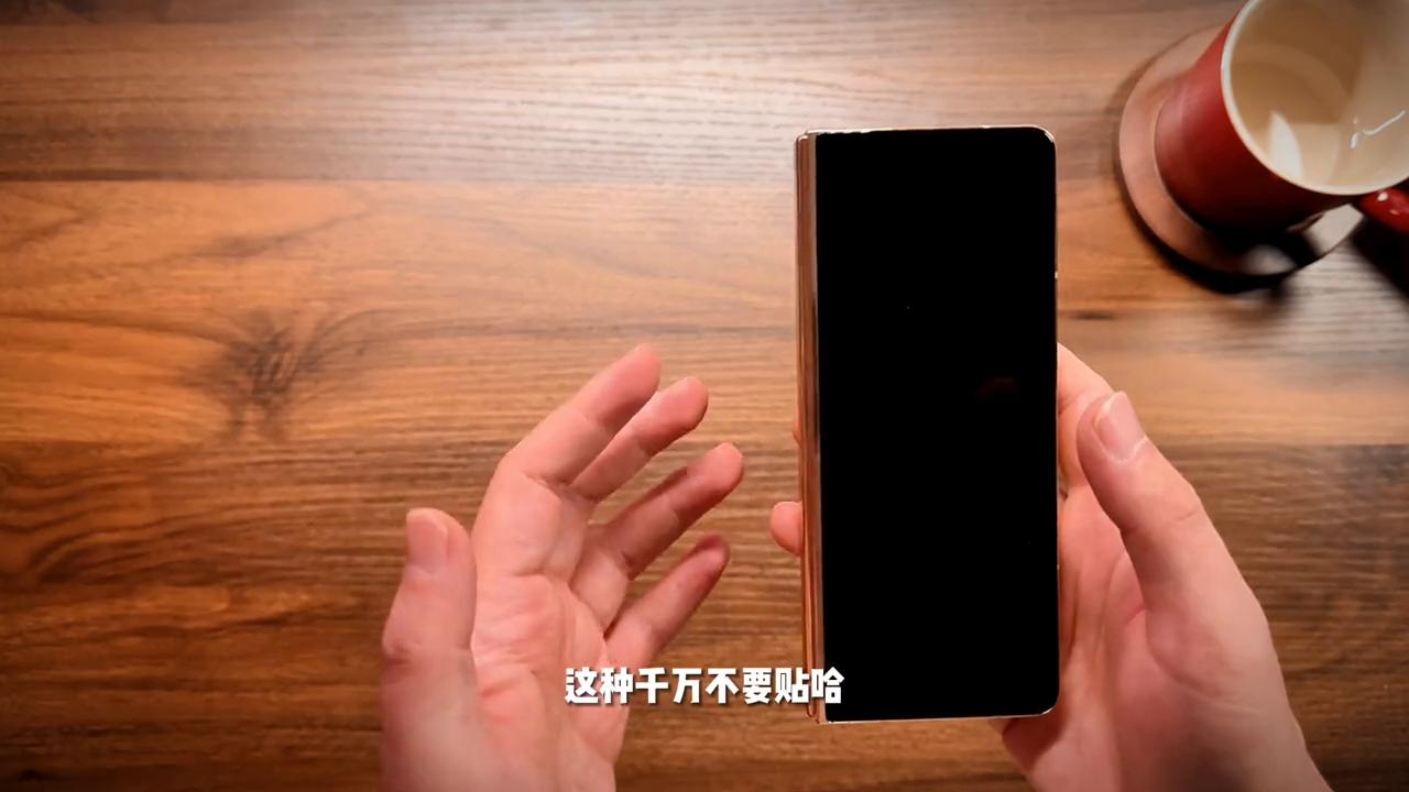 三星手机白屏怎么修,三星手机贴膜小技巧