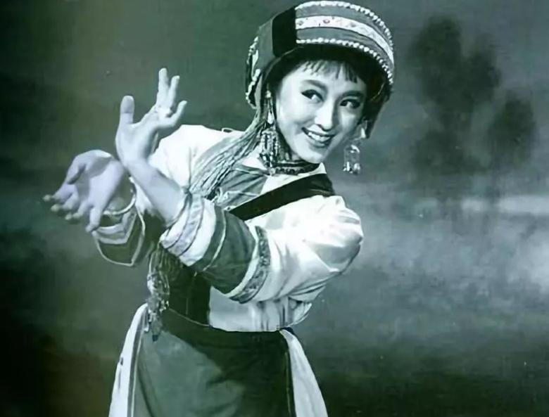 永远的阿诗玛杨丽坤完整版,阿诗玛杨丽坤年轻照