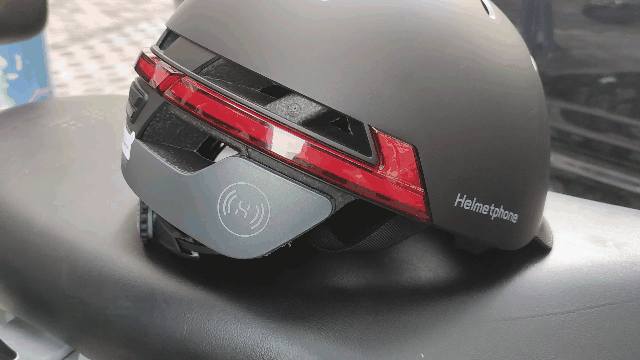 头盔有蓝牙耳机的效果,一款炫酷的智能头盔