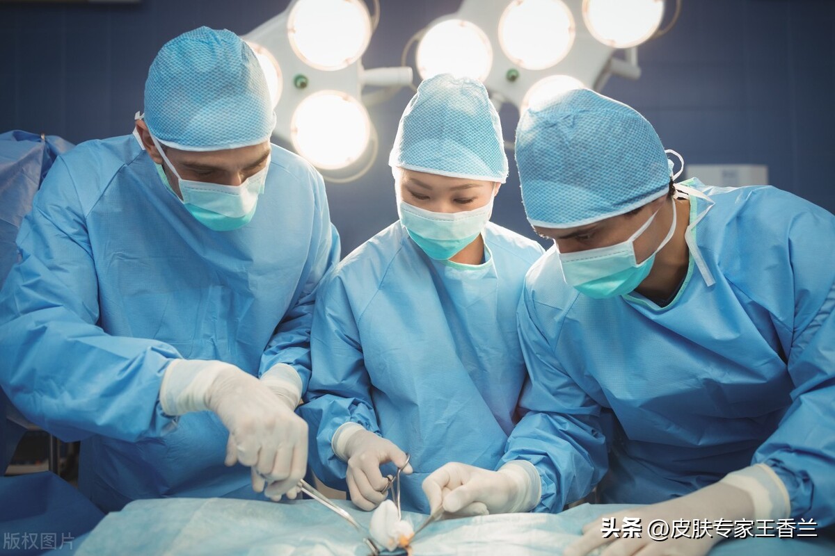 生殖器上长个痘痘是性病吗,背后长痘痘和性病有关系吗