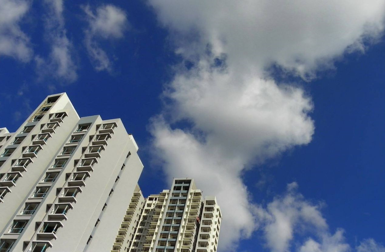 为什么法拍房原住户可以不搬出,买法拍房被原房主租出