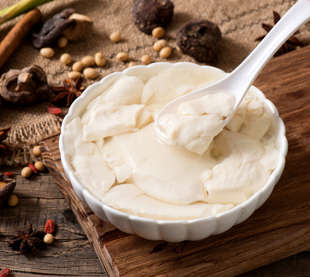 怎样用内酯做豆腐脑最简单,豆腐脑的家常做法不用内酯用白醋