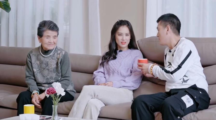 “硬核霸总”杨子：豪掷600万为黄圣依赎身，进演艺圈被骂长相丑