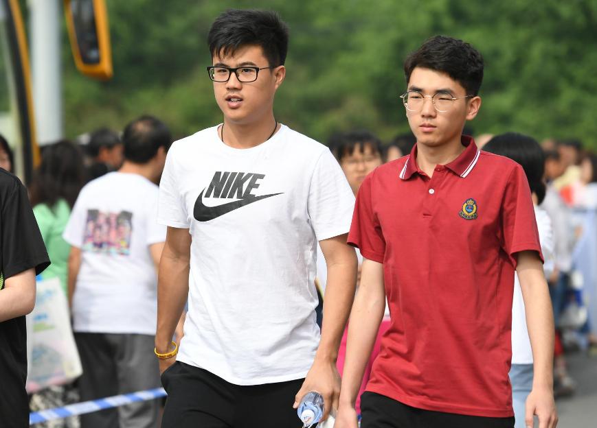 多所名校遇冷，南大、同济提档线低到离谱，411也能上国防科大？