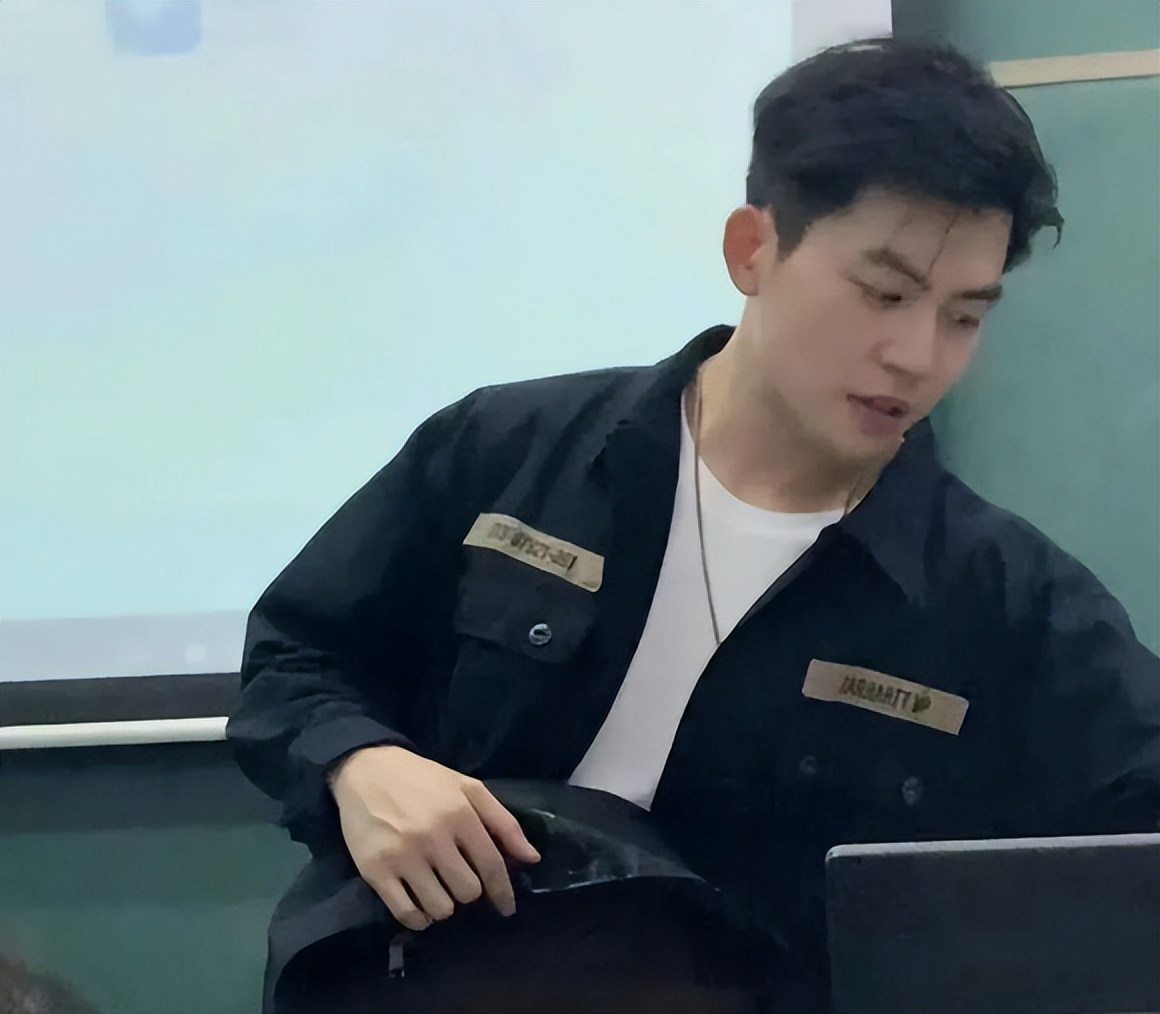 校方回应院长误发不雅照,高校回应院长工作群发不雅照