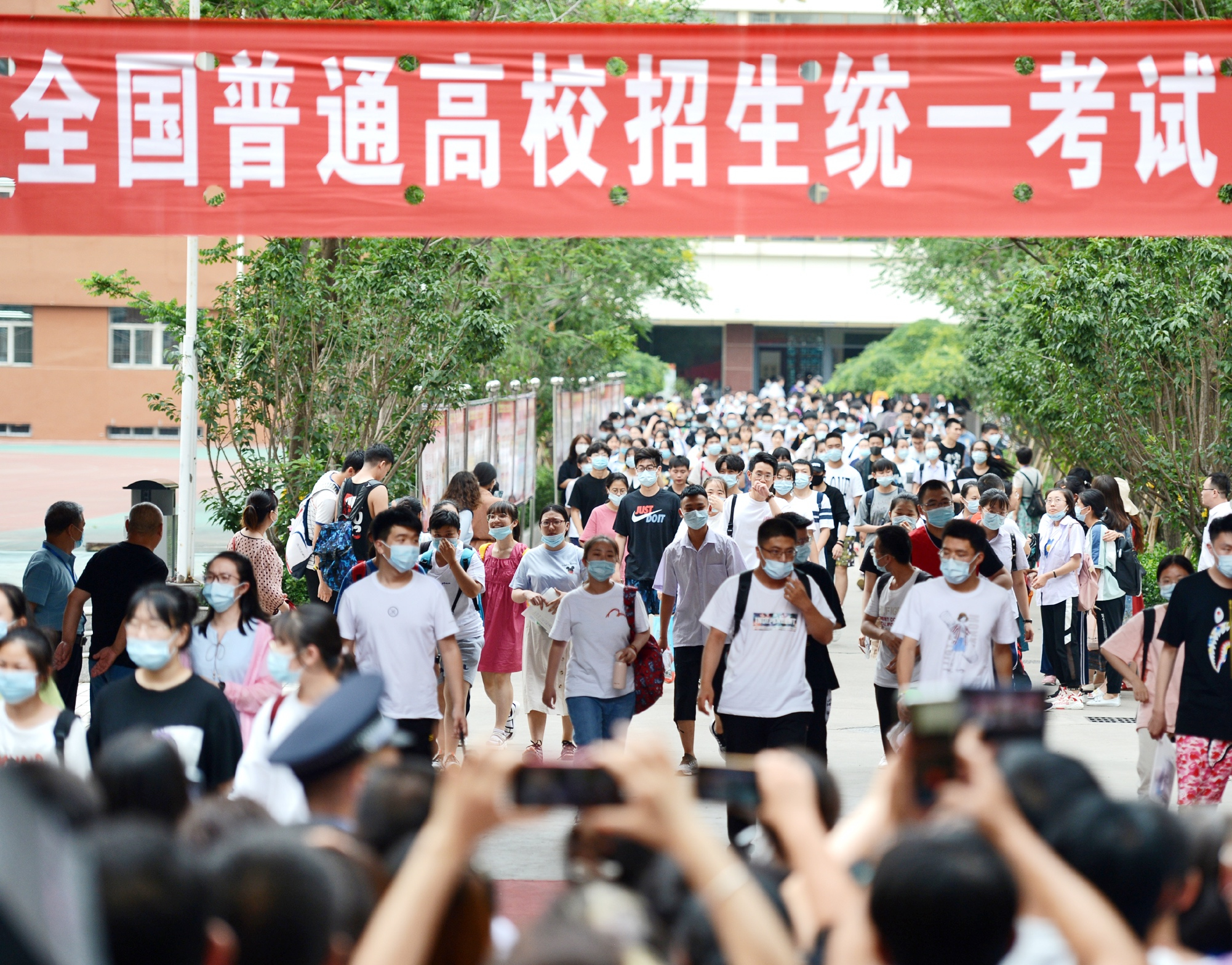 滴滴约车助力高考,滴滴网约车免费接送高考生