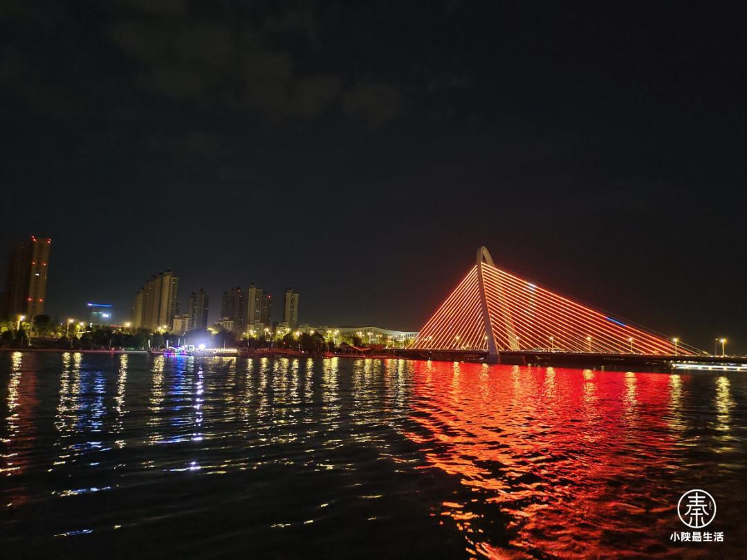 夜游西安“后海”黄金水道，好看是好看，就是有点贵