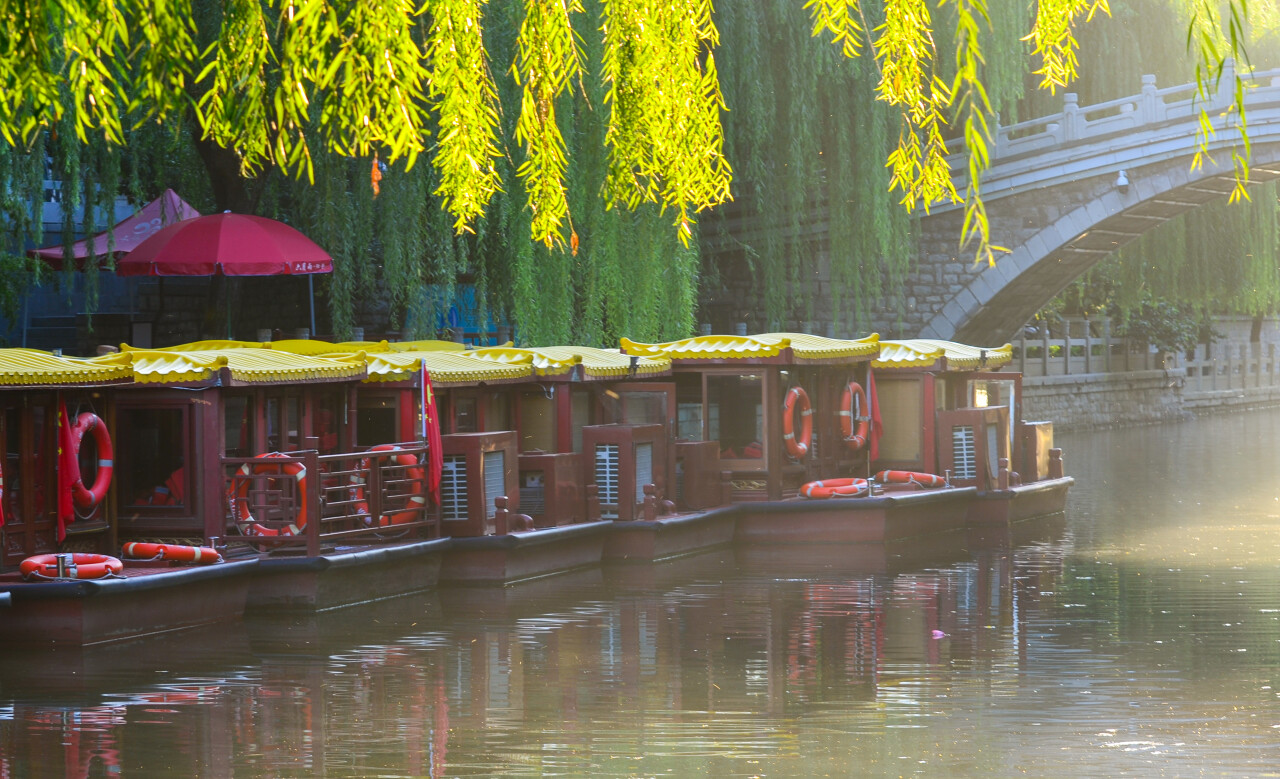 游济南趵突泉大明湖的感慨,趵突腾空润泉城
