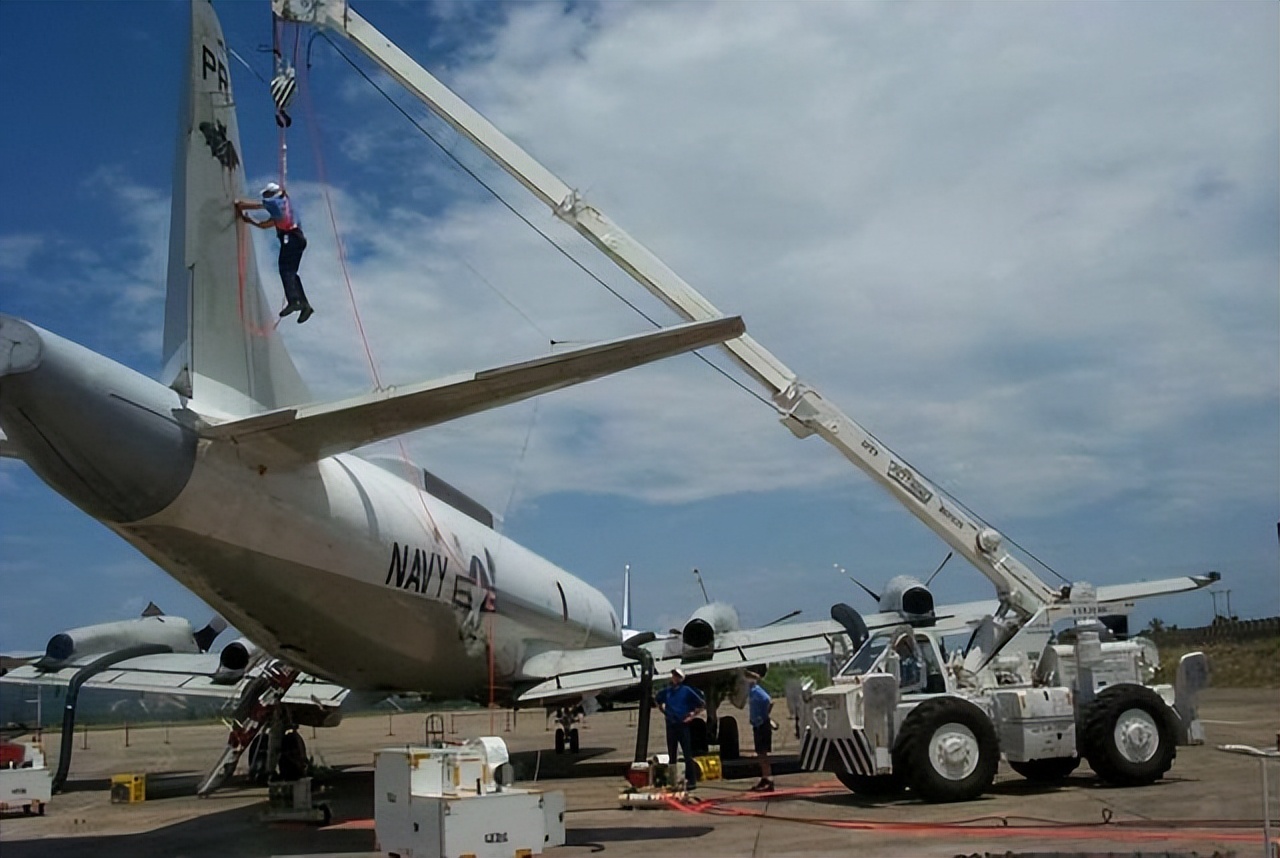 南海撞机后，中国从大卸八块的美国侦察机里，获得了哪些技术？