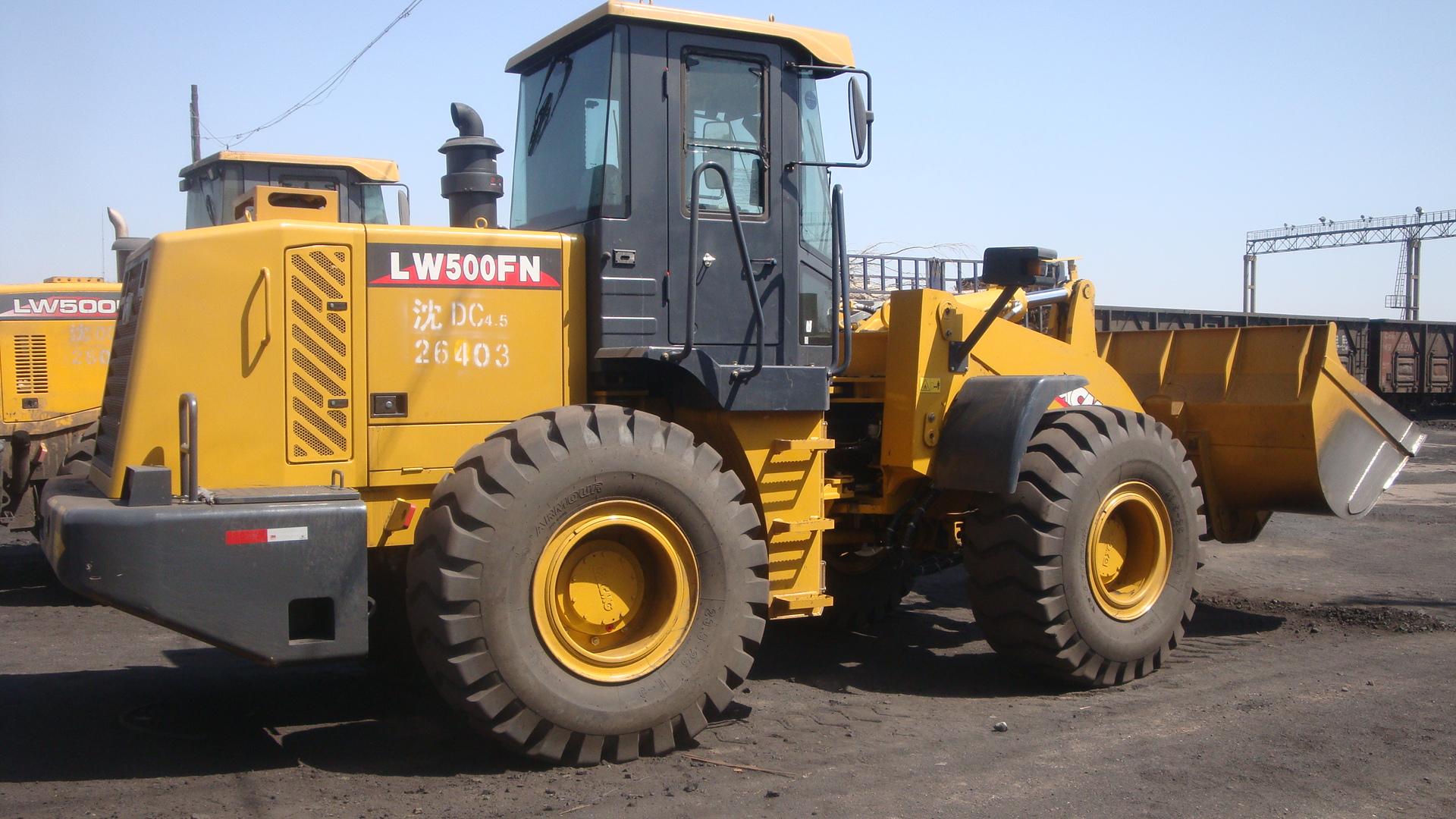 装载机作业避免机械伤害,装载机作业主要存在的危险