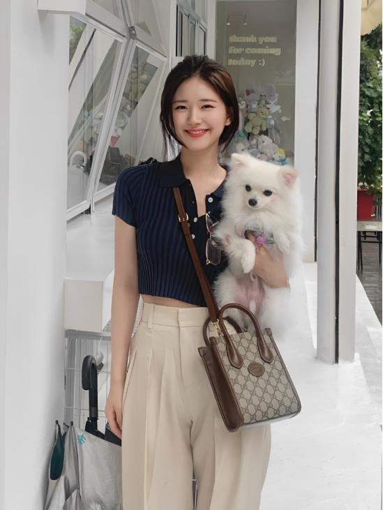 今夏流行温柔的奶杏裤洋气又显瘦,满大街都在穿的裤子