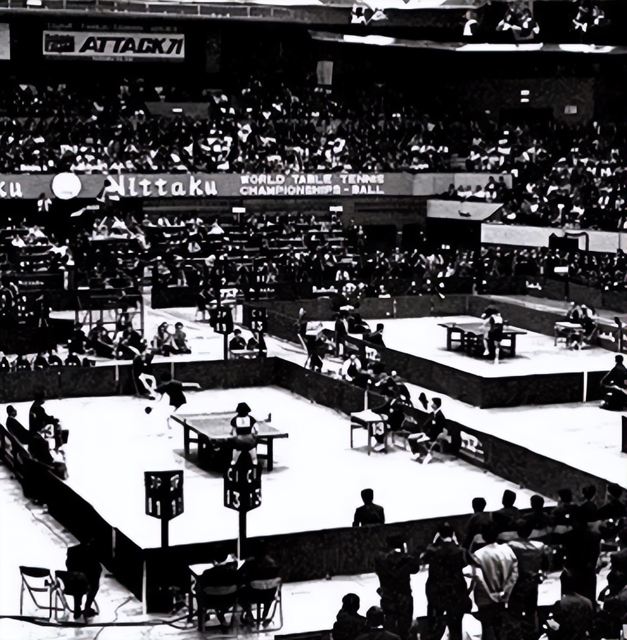 尼克松访华时看到“*倒打**美帝”标语，毛主席幽默回应，尼克松大笑