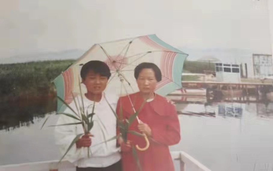 跨国恋嫁到国外,相差19岁的跨国恋