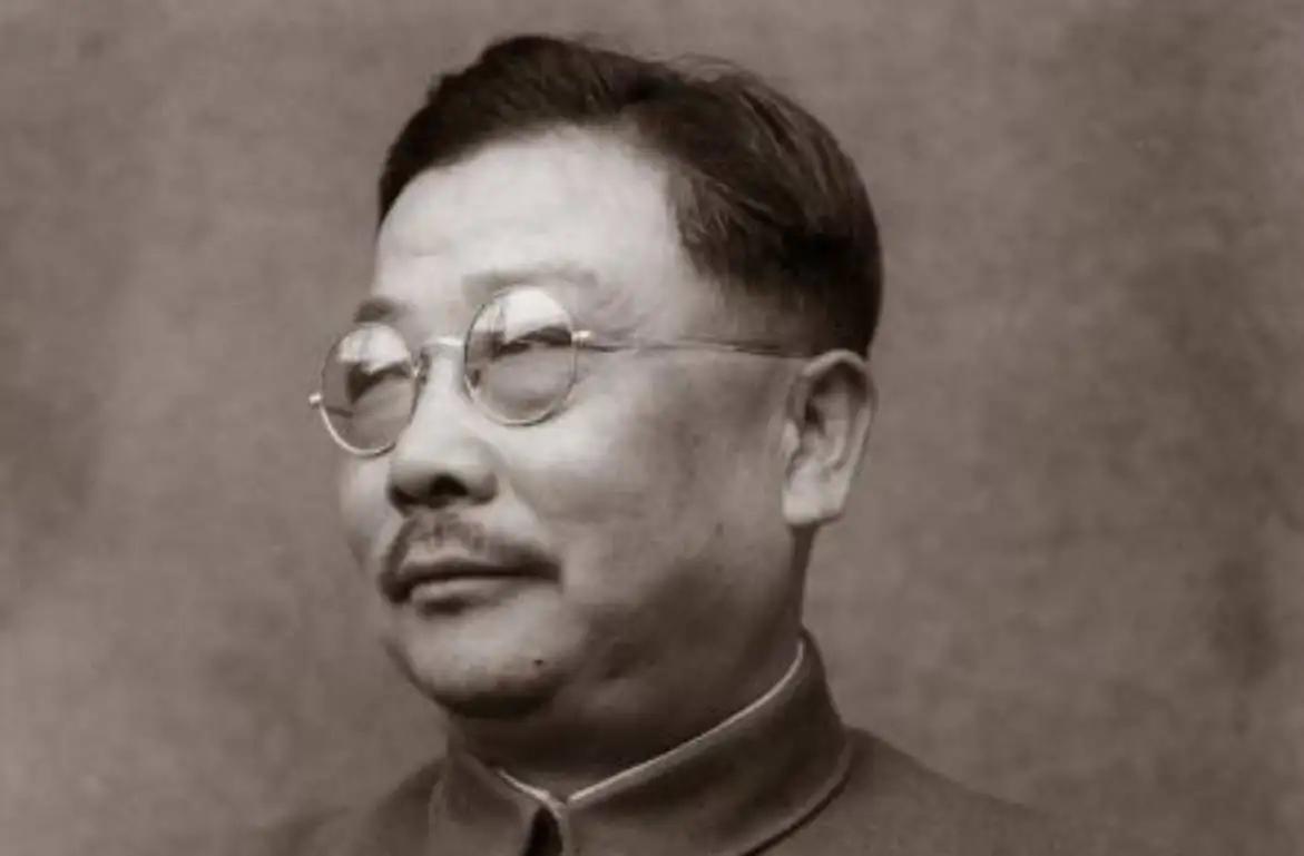 国军少校闯进解放区，要求见*长首**，李克农得知后激动回复：善待他