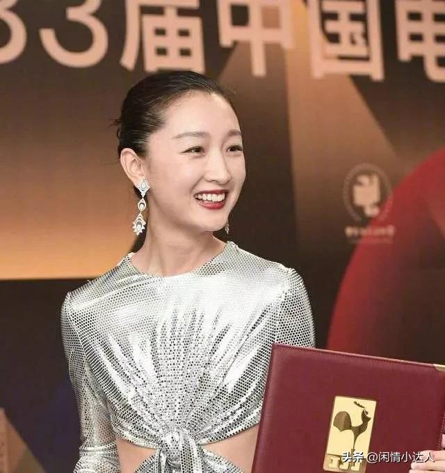 其貌不扬的周冬雨为什么备受关注,周冬雨现在完全遮不住自己的光芒