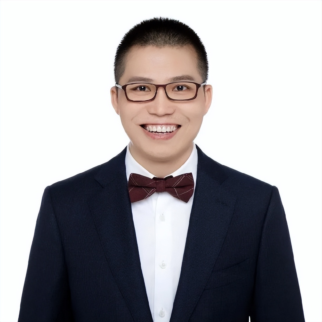 眼袋浓重像熊猫?陈国成给你变美的选择