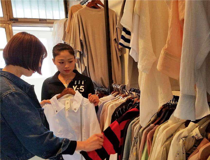 实体店1000多的衣服网上卖300多,网上卖的衣服和实体店的区别