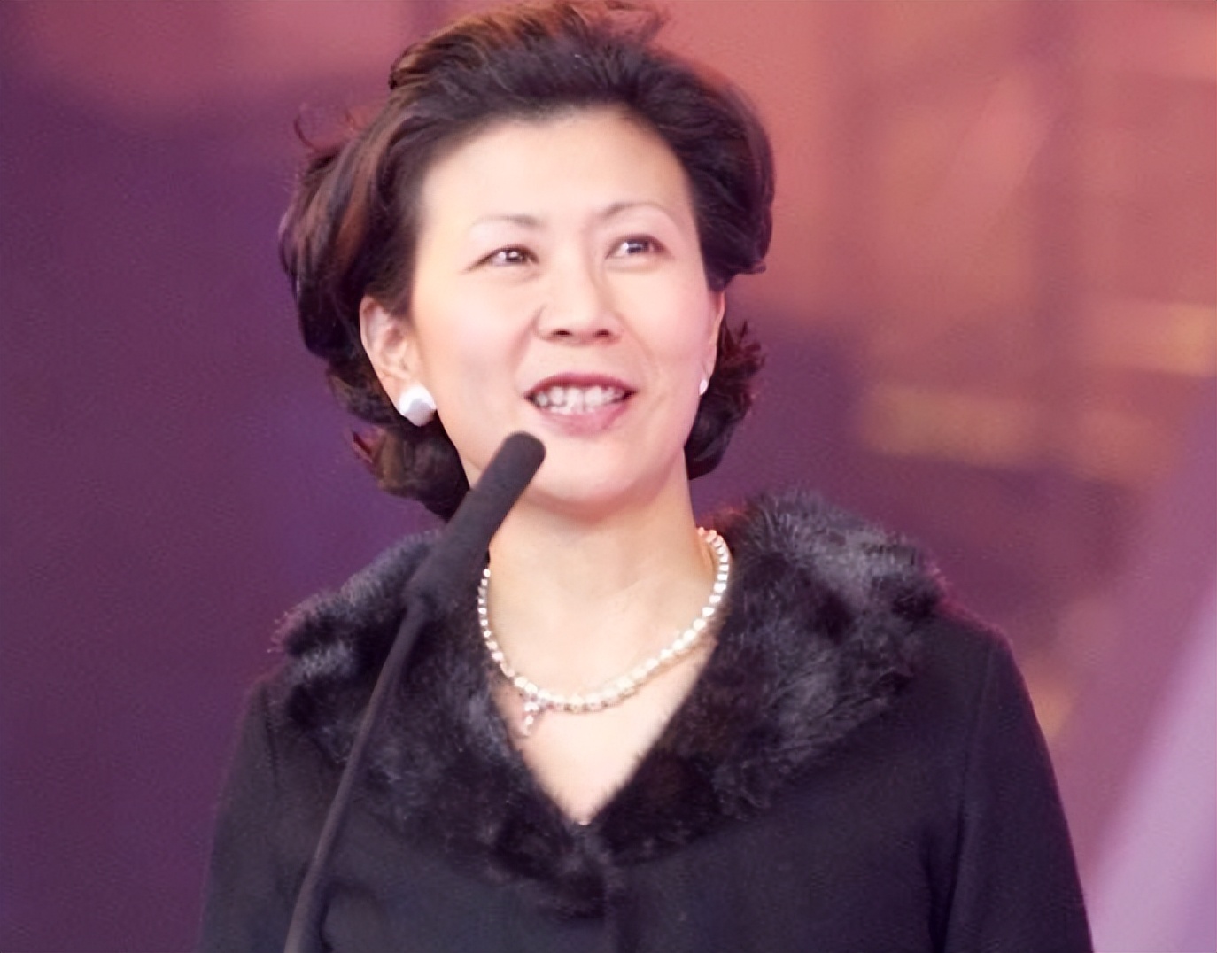 李嘉诚与周凯旋外出逛街的照片,李嘉诚周凯旋保镖视频