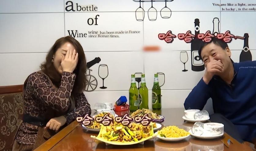 67岁大爷相亲大妈问了一个问题,47岁大姐相亲小伙