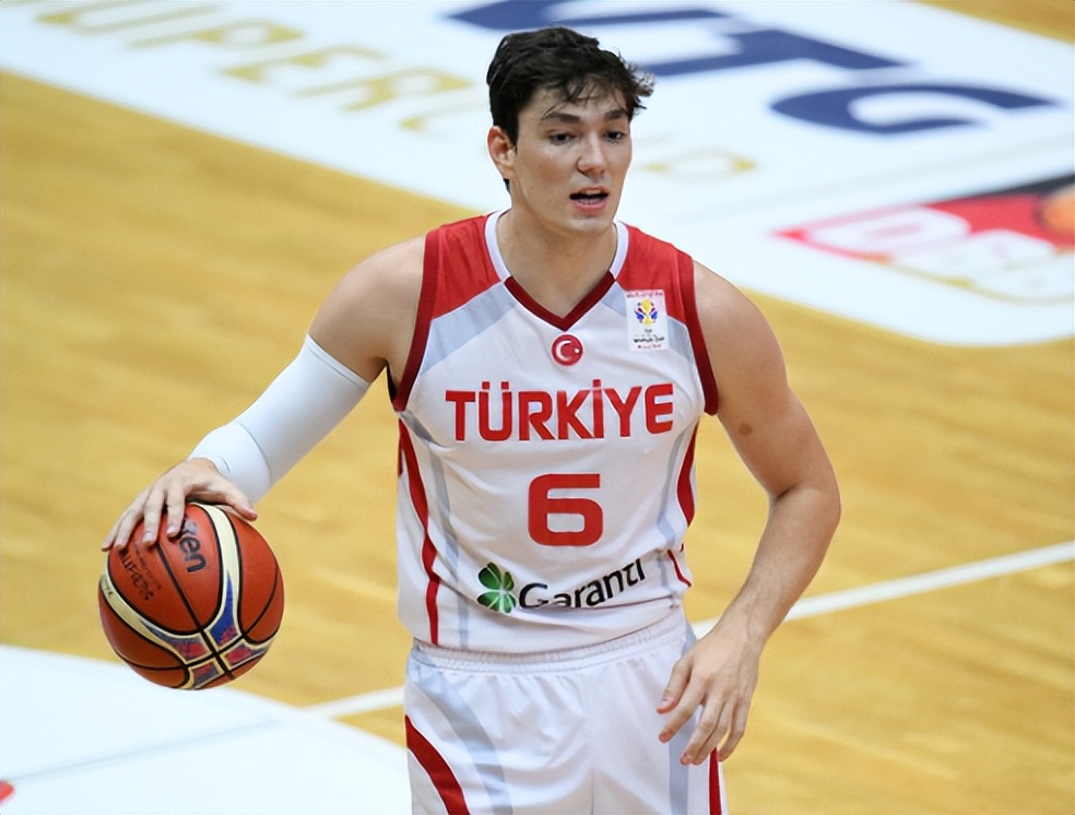 约基奇新赛季火箭队,约基奇27岁成为中锋历史三双王