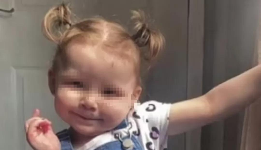 英国一幼儿吞电池死亡,英国2岁女孩被电池烧穿食道