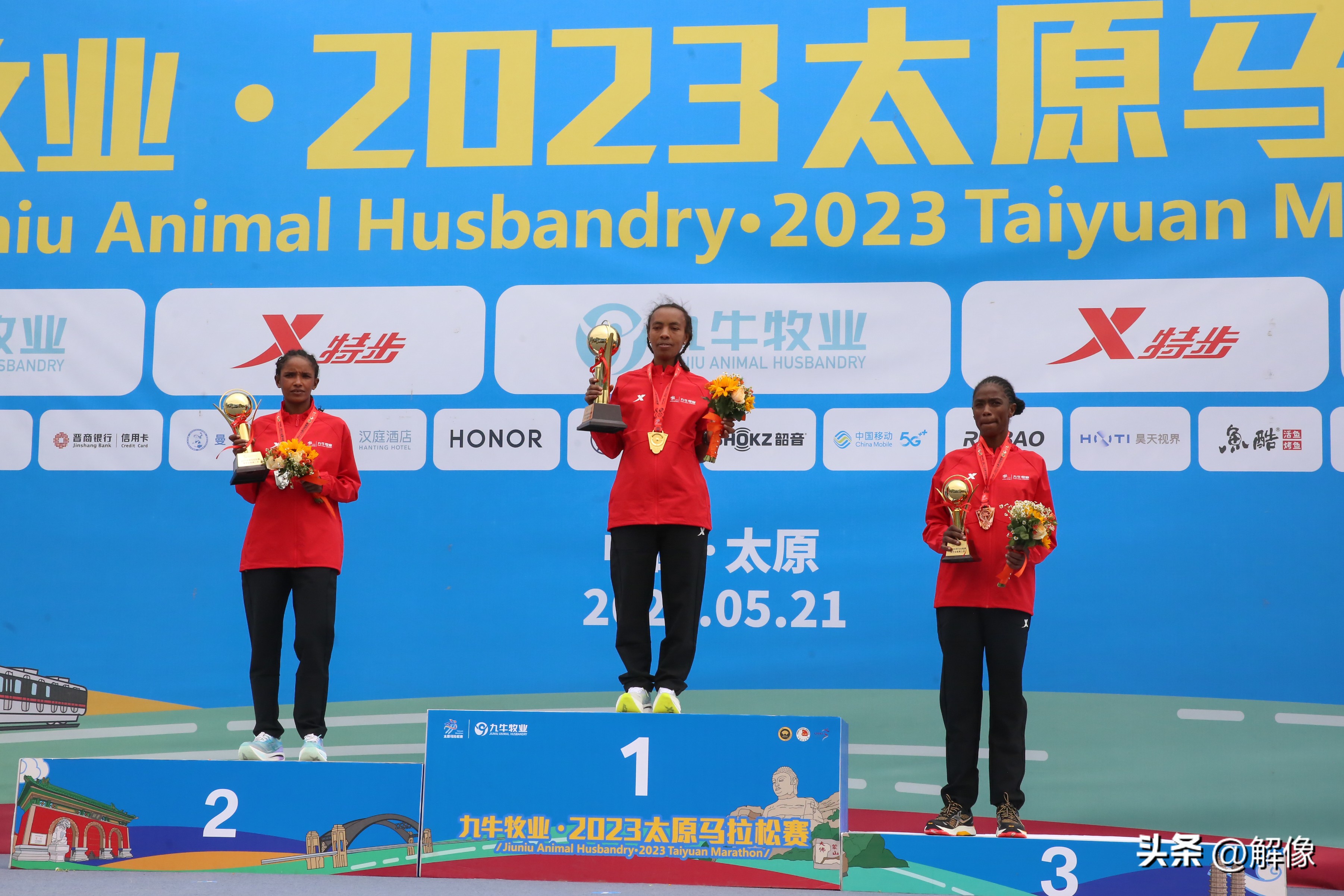 太原马拉松开赛：埃塞俄比亚选手夺冠，杨绍辉打破中国籍赛会纪录