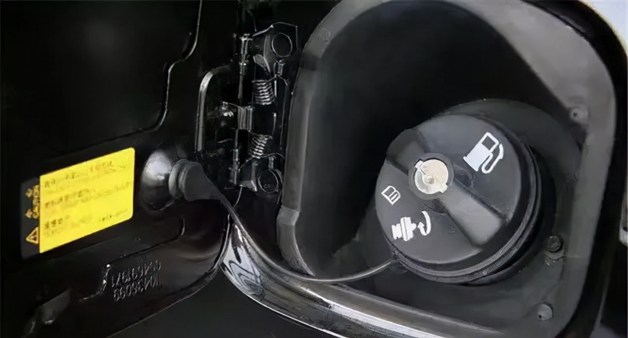 汽车油表灯亮了还能开多少公里,油表灯亮了开车对汽车有啥坏处