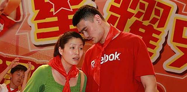 姚明和老婆叶莉成全场焦点,姚明妻子叶莉的简历