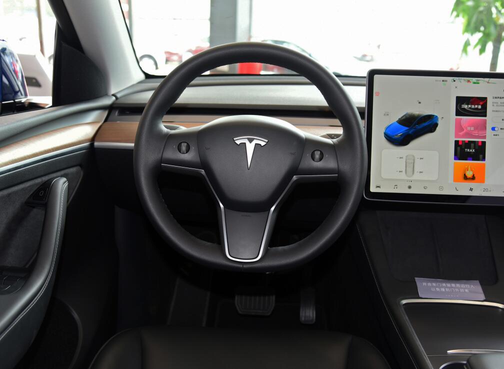 特斯拉承认误踩加速踏板,特斯拉召回关于深踩加速踏板提醒