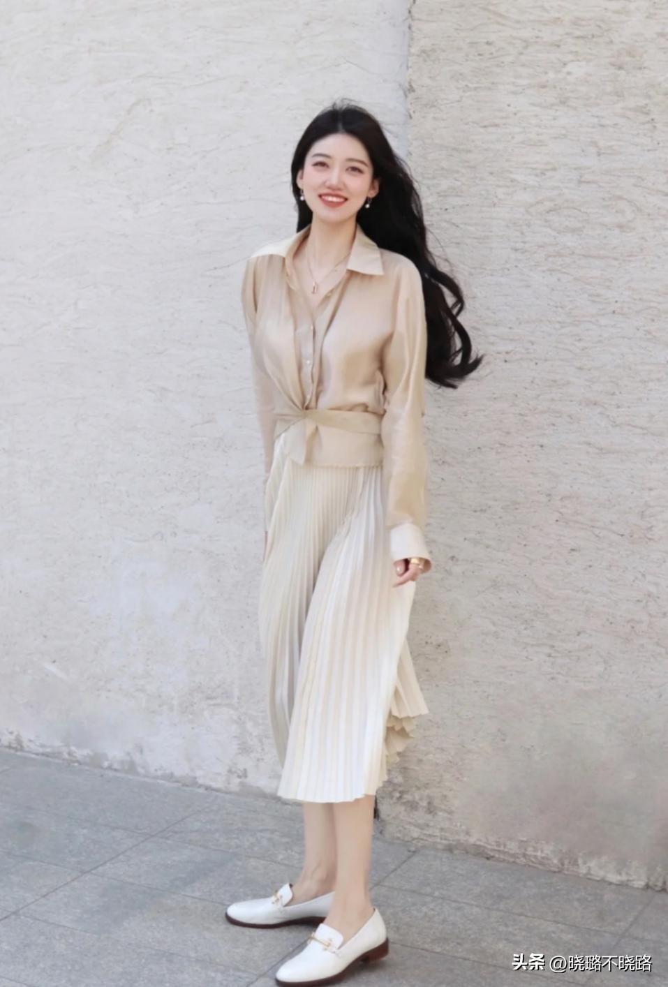 现在乐福鞋穿搭,今年乐福鞋流行亮皮还是哑光