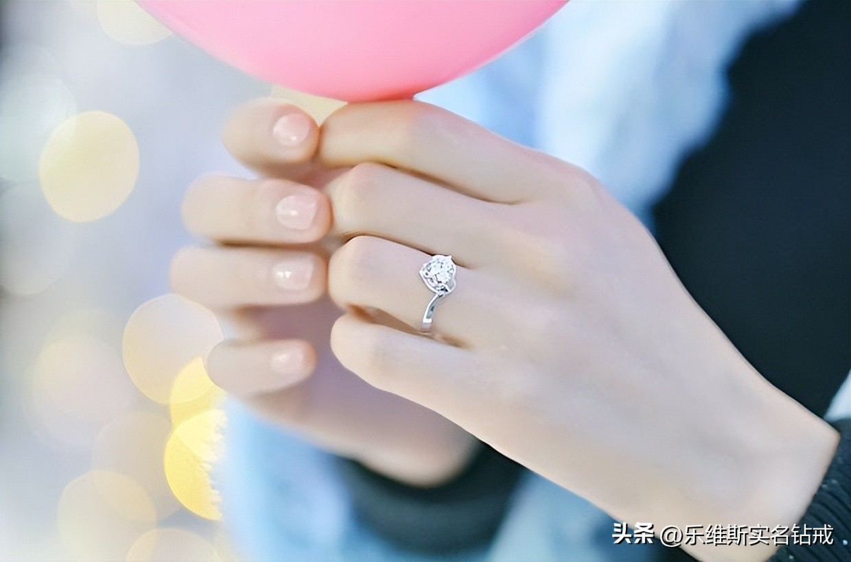 结婚戒指戴在哪个手指比较好,结婚戒指戴哪个手指是正确的