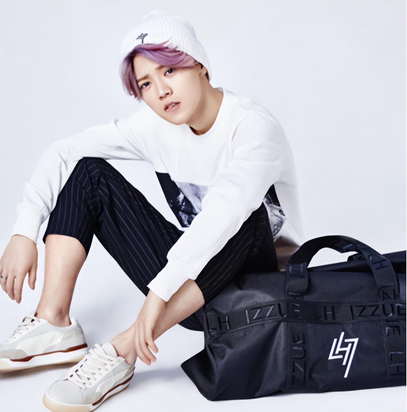 鹿晗自创潮牌翻车，一旦谈钱，顶流都急眼？