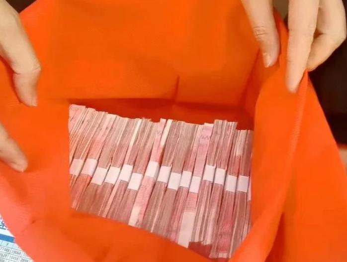 彩票中头奖一亿元,三年前彩票中奖5.5个亿